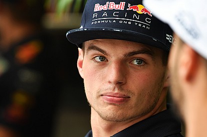 Verstappen nunca quiso ofender cuando llamó "idiota" a un comisario
