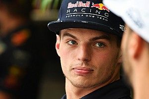 Verstappen nunca quiso ofender cuando llamó "idiota" a un comisario