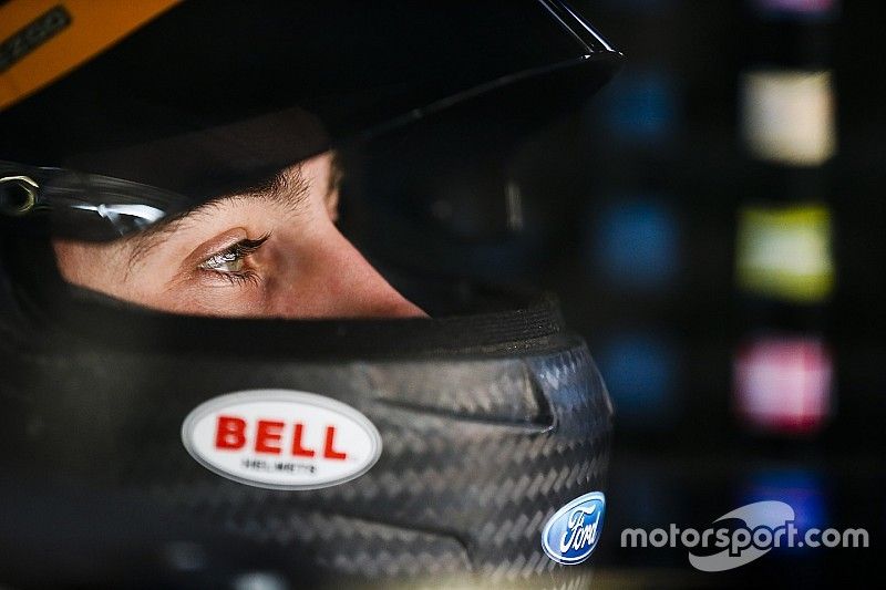 Ryan Blaney lidera la práctica en Daytona