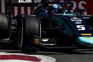 Albon marca pole em Baku; Sette Câmara larga em quinto