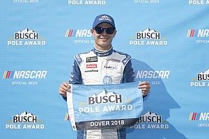 Kyle Larson toma la pole en Dover y Suárez el séptimo