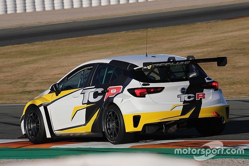 Clamoroso: la Kissling Motorsport chiude, le Opel Astra TCR passano alla Lubner Motorsport