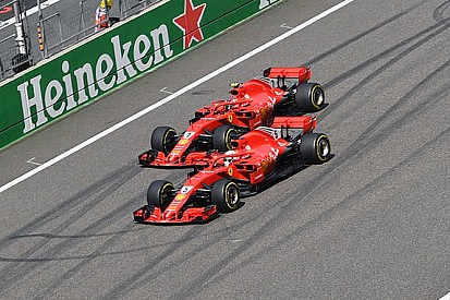 Raikkonen: "Si no freno, Vettel y yo nos habríamos tocado en la salida"