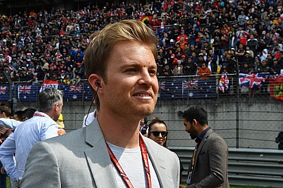 Rosberg újra overálban - bemutató Berlinben
