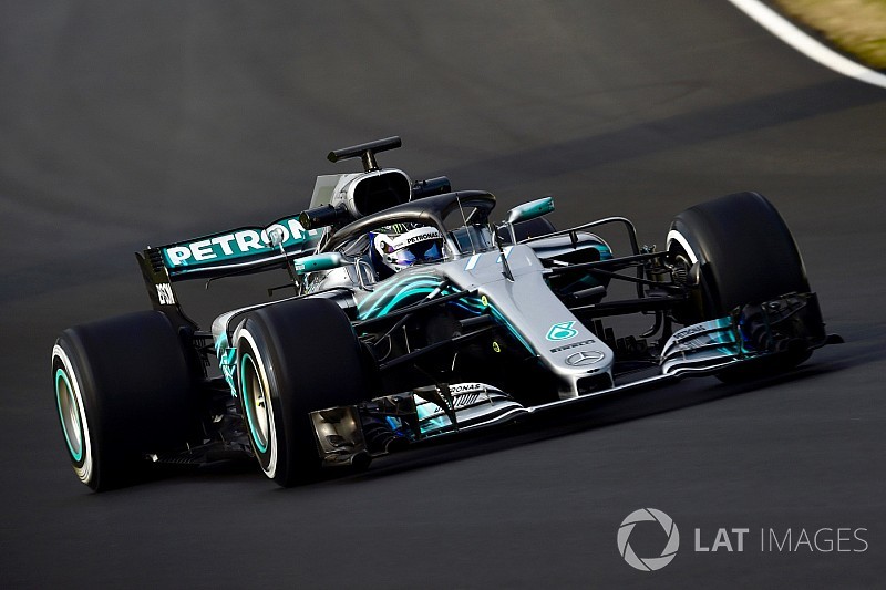 GALERI: Aksi mobil Mercedes W09 di tes F1 Barcelona