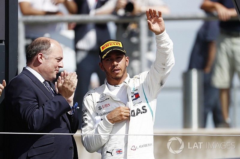 Hamilton : "J'avais du mal à tenir debout" après la course