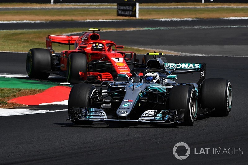 Villeneuve cree que Raikkonen hubiera tenido una sanción menor si golpea a Bottas