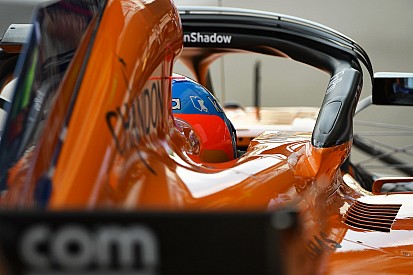 Alonso monta nuevas piezas en el motor y se acerca a las sanciones