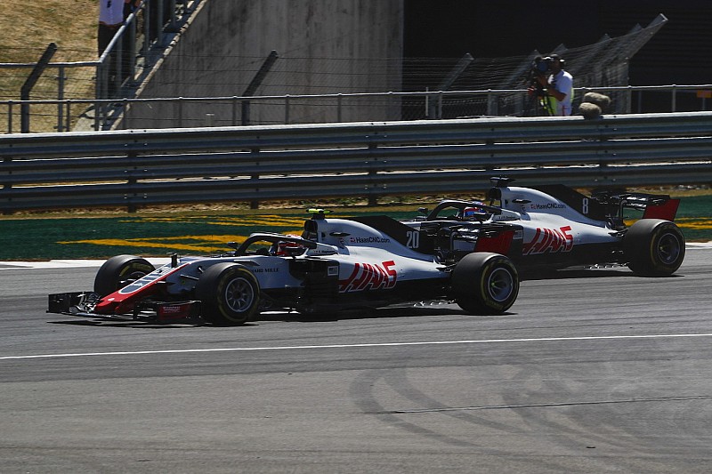 Steiner baalt van botsende Haas-coureurs: “Stop met punten weggooien”