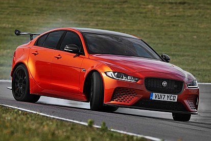 Jaguar запустив гоночну серію для багатих джентльменів
