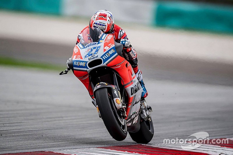 Stoner ancora al top nei test di Sepang, la Honda prova una nuova carena