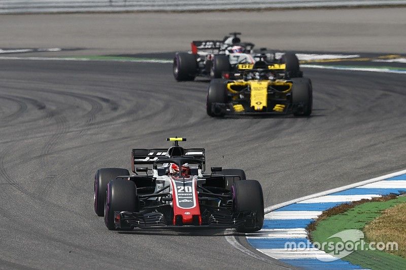 Kevin Magnussen, Haas F1 Team VF-18, leads Nico Hulkenberg, Renault Sport F1 Team R.S. 18, and Romain Grosjean, Haas F1 Team VF-18