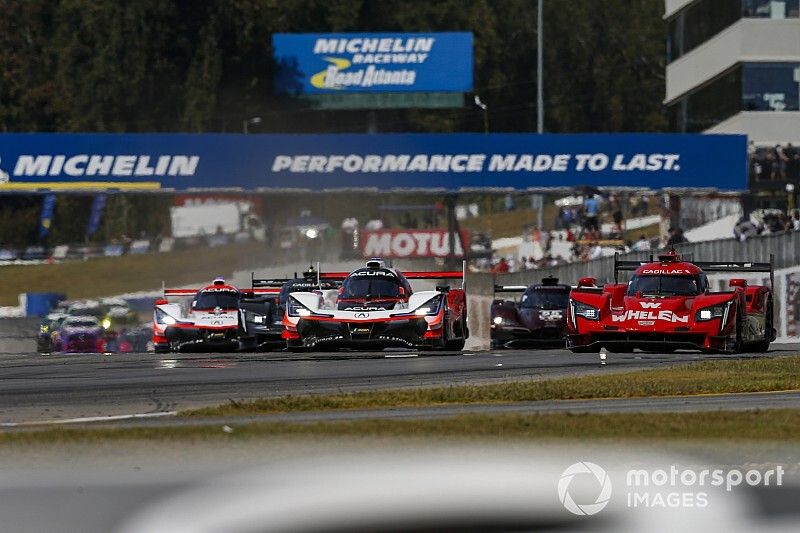 Start, #7 Acura Team Penske Acura DPi, DPi: Helio Castroneves, Ricky Taylor, Graham Rahal, #31 Whelen Engineering Racing Cadillac DPi, DPi: Felipe Nasr, Pipo Derani, Eric Curran