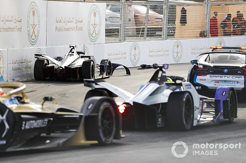 Sam Bird, Virgin Racing, Audi e-tron FE06, car after crashing 