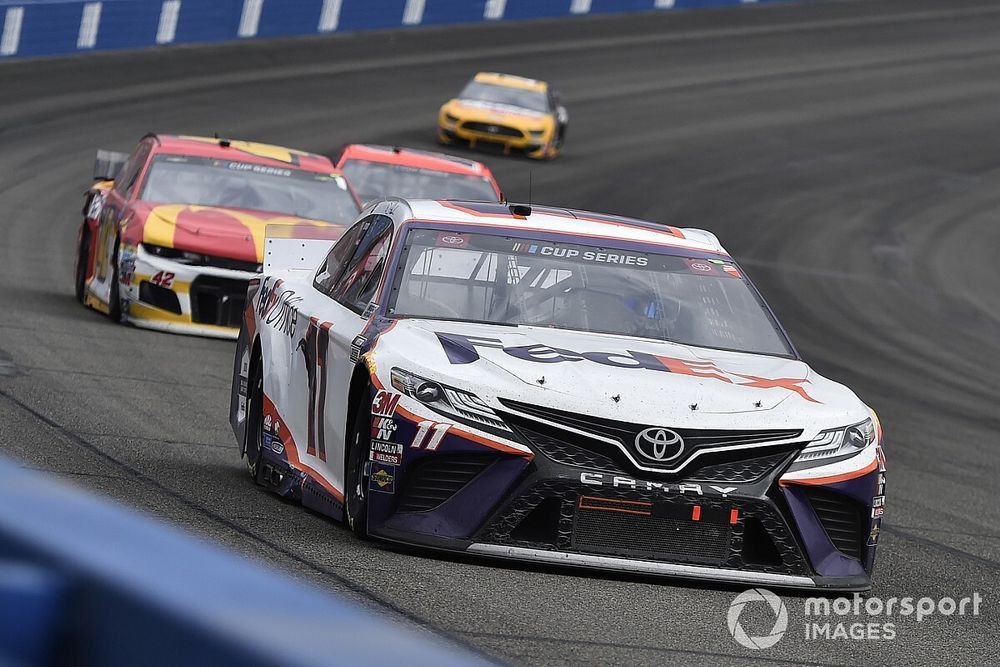 Denny Hamlin, Joe Gibbs Racing, Toyota Camry FedEx Office, Kyle Larson, Chip Ganassi Racing, Chevrolet Camaro McDonald's