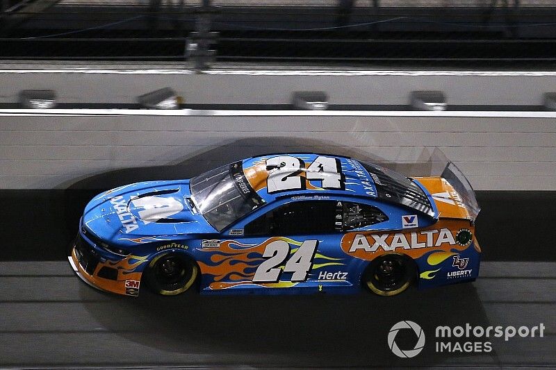 Byron leads a parade of Chevys in Friday Daytona 500 practice