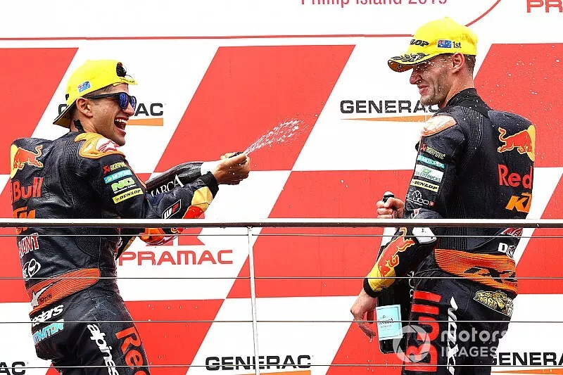 Podium : le vainqueur Jorge Martin, KTM Ajo, et le deuxième Brad Binder, KTM Ajo