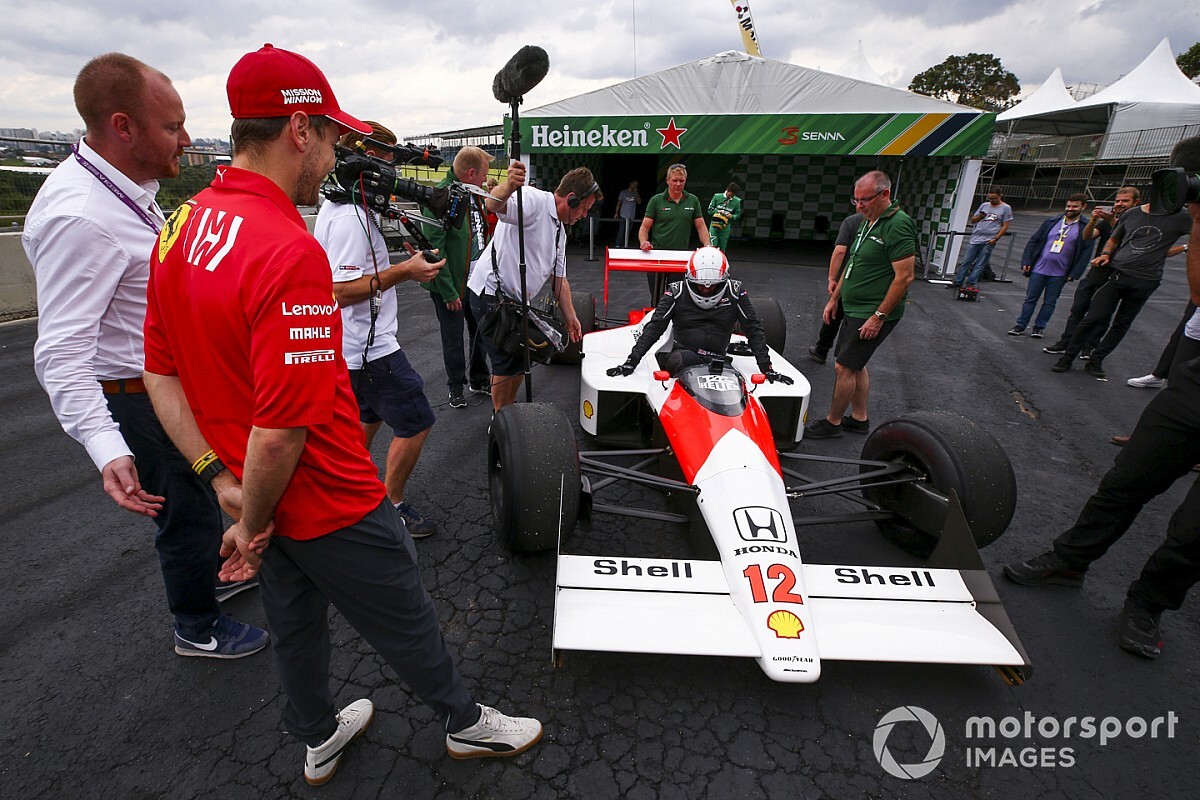 Vettel nem bírta ki, ott kellett lennie a legendás McLaren mellett