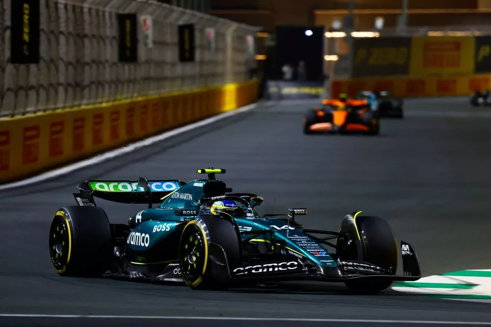 Fernando Alonso, Aston Martin AMR24, Lando Norris, McLaren MCL38