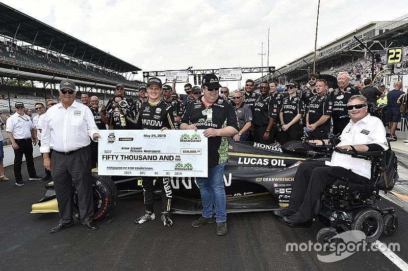 Pit stop competition winner Marcus Ericsson and pitcrew
Arrow Schmidt Peterson Motorsports