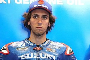 Marquez csak hibázott, Rins esett is a pole-t érő körön