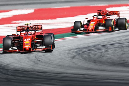 A Ferrari tagadja, hogy Vettel a szerződése miatt lenne kivételezett