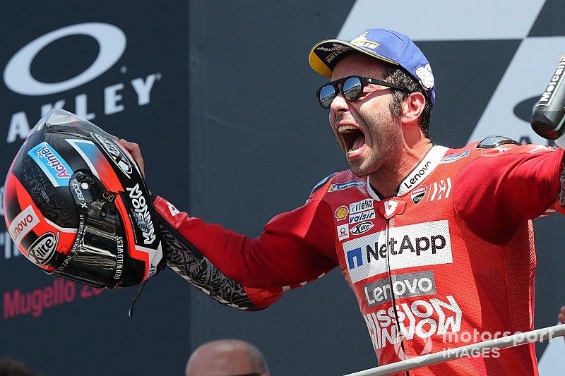 Podio: el gnaador Danilo Petrucci, Ducati Team