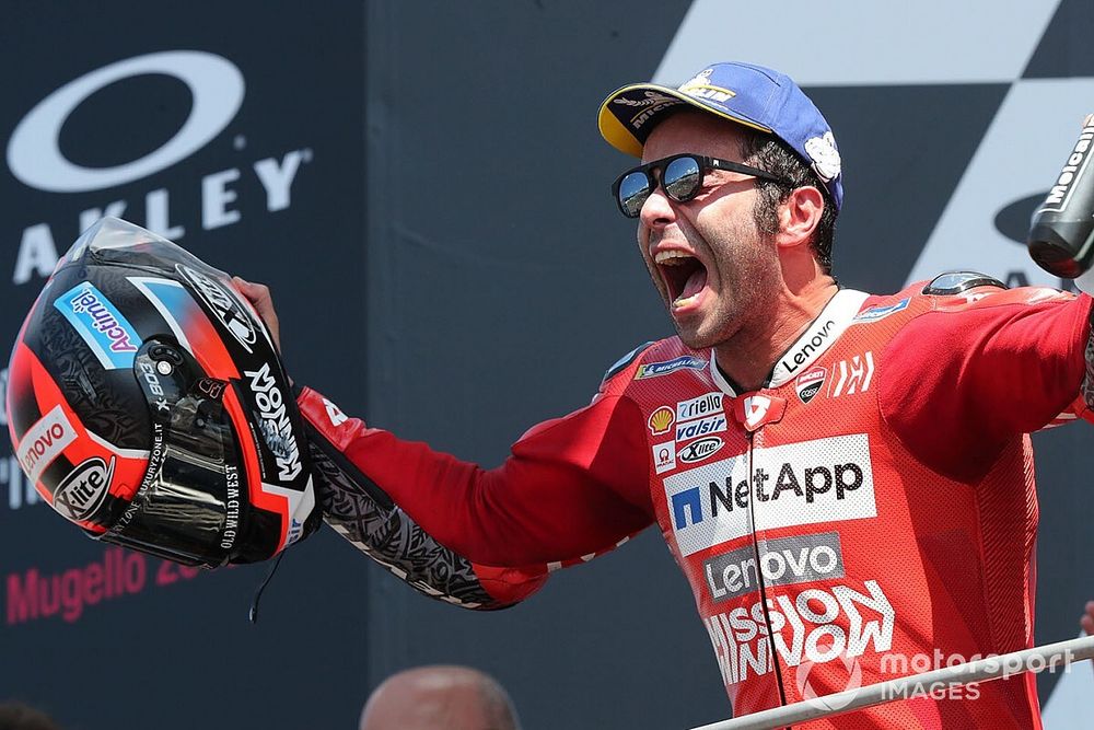 Podio: el gnaador Danilo Petrucci, Ducati Team