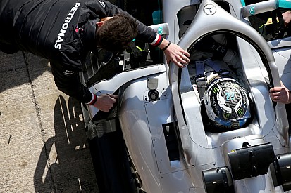 Боттас указал Mercedes на проблемы с управлением новой машины