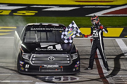 Kyle Busch takes dominant Truck win at Las Vegas