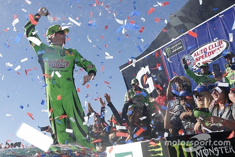 Race Winner Kyle Busch, Joe Gibbs Racing, Toyota Camry Interstate Batteries