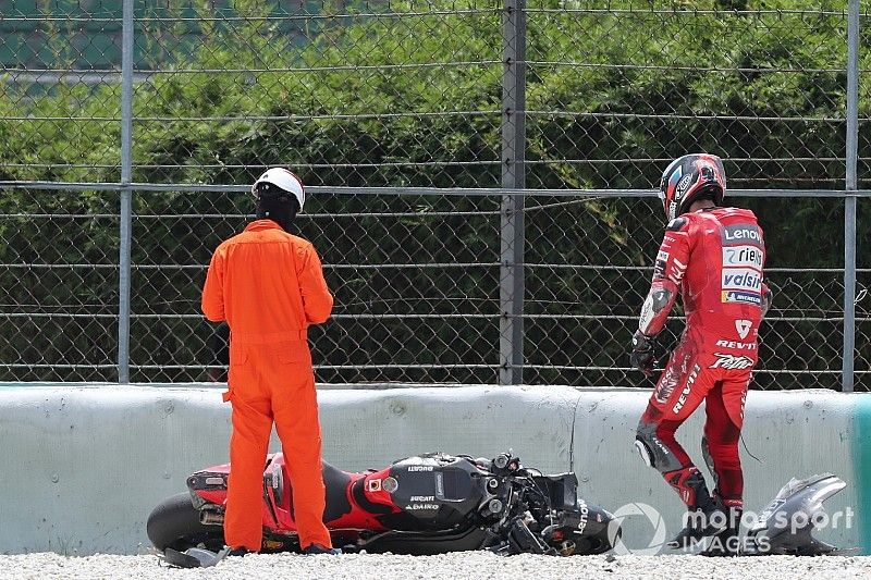 Petrucci: "El nuevo carenado me ha durado dos curvas"