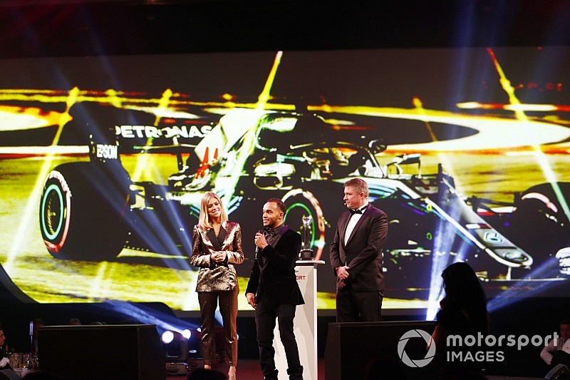 Hamilton troeft Verstappen af bij Autosport Awards