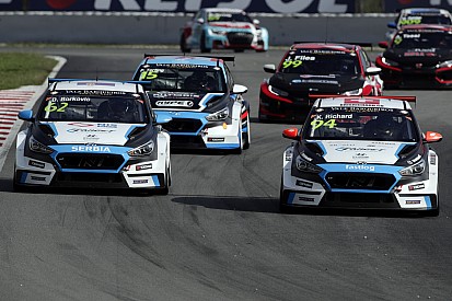 Andreas e Jessica Bäckman firmano con Target Competition per il TCR Europe 2019