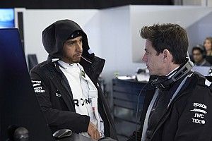 Wolff explains Hamilton one-year F1 deal, no veto clause