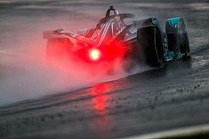 Esős körülmények között tesztelnek a Formula E-ben: képek Valenciából