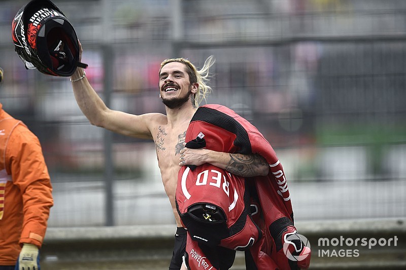 Фото: прощальный стриптиз Реддинга после финальной гонки MotoGP