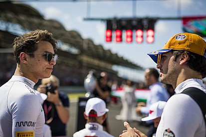 Sainz az F1-re készülve bevezet a hamburgerek világába