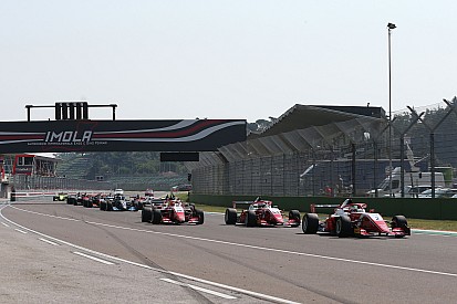 15 piloti in pista a Barcellona questo fine settimana