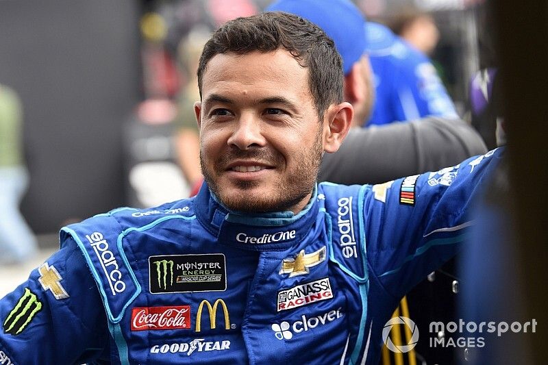 Larson como el más veloz en la práctica final en Dover