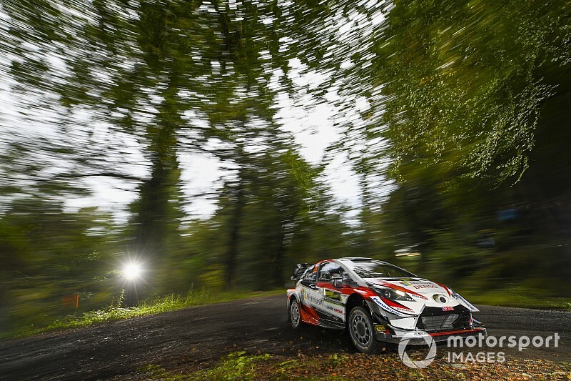 Tanak desata un vendaval y es líder en Gales; Solans primero en JWRC