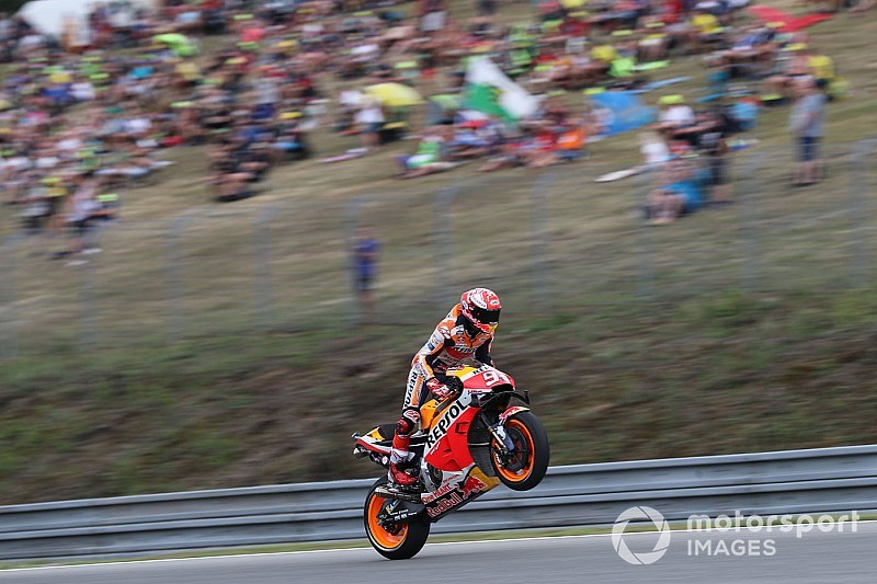 MotoGP: Sob chuva, Márquez lidera treinos de sábado na República Tcheca