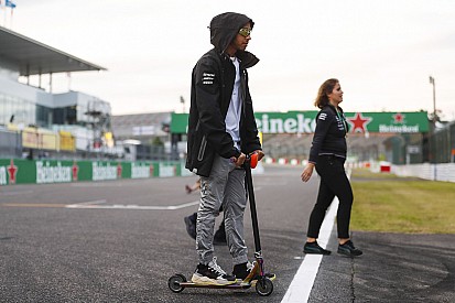 Hamilton szerint ez egy igen nehéz év a Mercedes számára