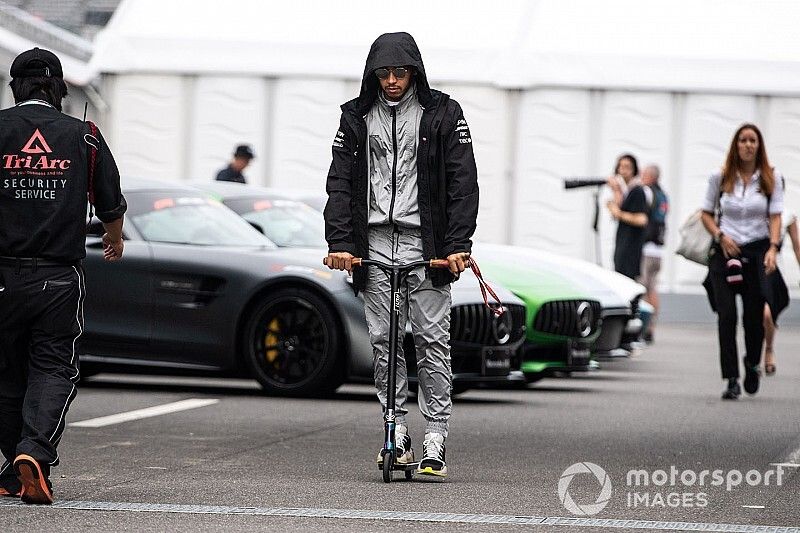Hamilton Verstappen gondolatairól: “vicces, de egyben egy jel arra, hogy gyenge”