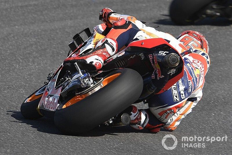 ホンダの弱点を隠す“マルケスの肘”……クラッチロー、王者の走りに脱帽