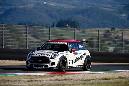 Mini Challenge, Mugello, Gara 1: Tramontozzi dalla pole
