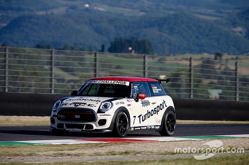 Mini Challenge, Mugello, Gara 1: Tramontozzi dalla pole