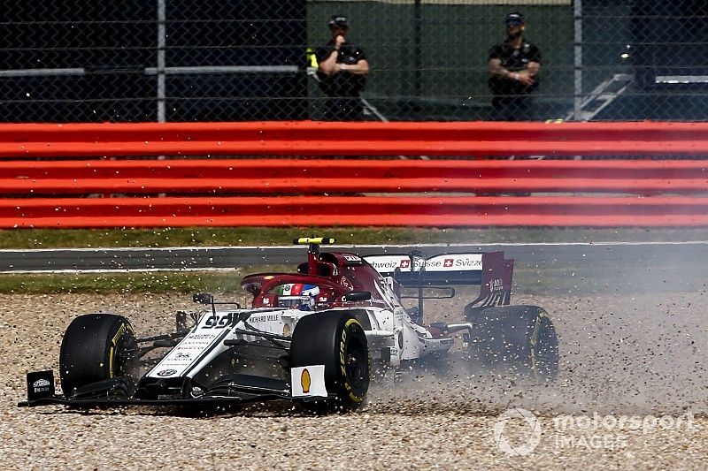 Antonio Giovinazzi, Alfa Romeo Racing C38, dans les graviers