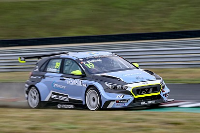 TCR Europe: A. Bäckman beffa Lloyd e vince Gara 1 ad Oschersleben