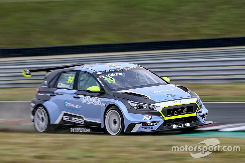 TCR Europe: A. Bäckman beffa Lloyd e vince Gara 1 ad Oschersleben